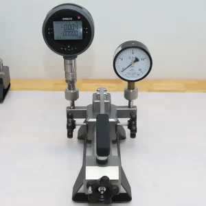 High-Precision Handheld Pressure Pump Calibrator with Digital Gauge for Industrial Use