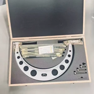 Original 104 142A 300 400mm 104 143A 400 500mm Graduation 0.01mm Outside Micrometers with Interchangeable Anvil