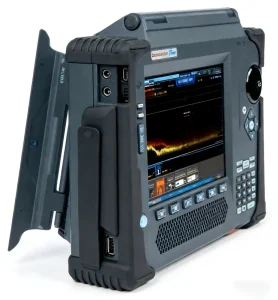 Portable RF Spectrum Analyzer 8.4 inch Touchscreen 24 GHz Per Second Scan Speed Integrated Auto Switching Antennas for Forensic